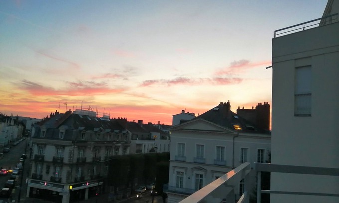 Quai de la Fosse Apartamento | Nantes on foot! Downtown! Sunny 2-room apartment with terrace.
