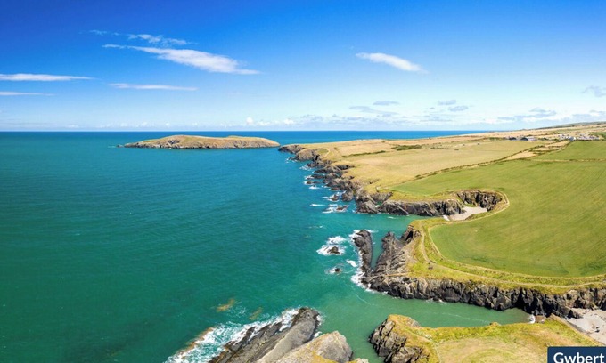Cardigan Casa | Nantsaeson, Holiday Home Gwbert , Sleeps 8, 4 bedrooms, bathrooms