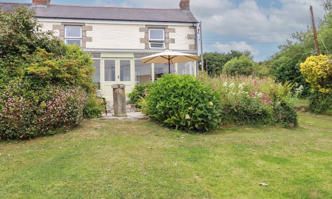 Feock Cabaña | NANVIVIAN, pet friendly, character holiday cottage in Truro