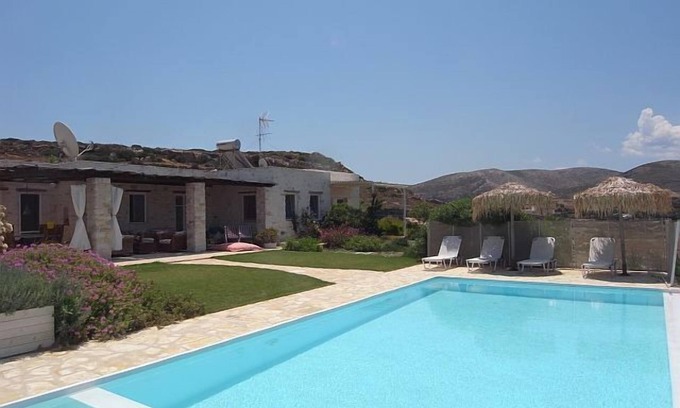 Naousa Villa | Casa familiar Naoussa, piscina con zona infantil y de una valla,