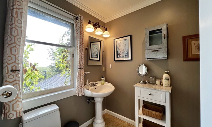 Calistoga Casa | Napa Valley Oasis - Fully furnished large home rental for lease!
