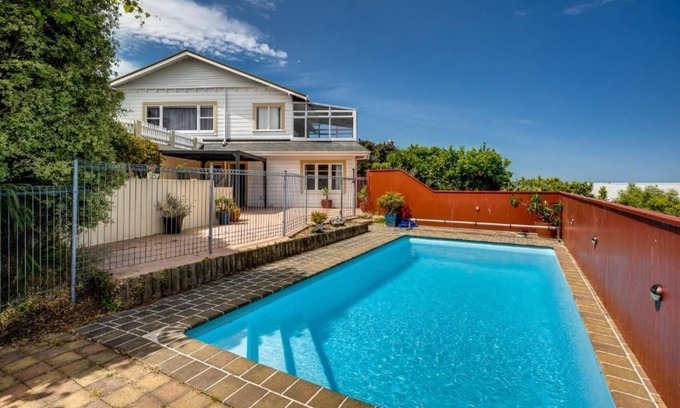 Hospital Hill Casa | Napier Hilltop Stays - views & outdoor pool!