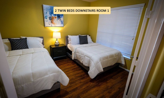Riverpark West Casa | Naple Hollow - Great House Richmond Rosenberg