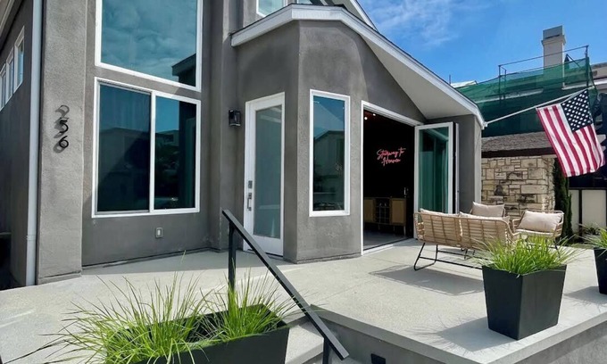 Harbor Casa | Naples Island rooftop deck/bbq AC & 2 car garage