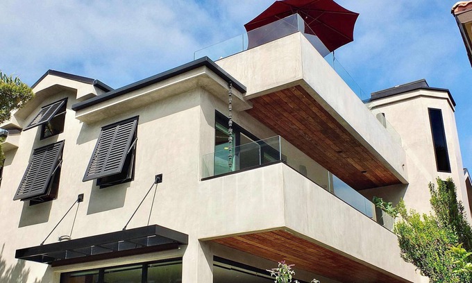 Naples Casa | Naples Luxury Retreat - 2 BDR Stay for 4 w/ Rooftop Patio Near Shops