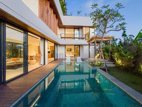 Umalas Casa | Narawangsa Villa 4br Amazing Sunset Rooftop