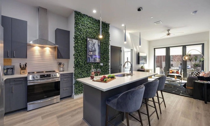 West End Casa | Nash Landing by AvantStay | Heart of Midtown + Nashville | Patio