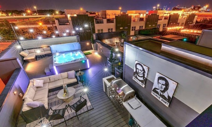 Katie Hill Neighborhood Casa | Nash Luxe Party! 13 Beds - Priv Hot Tub/Game Room!