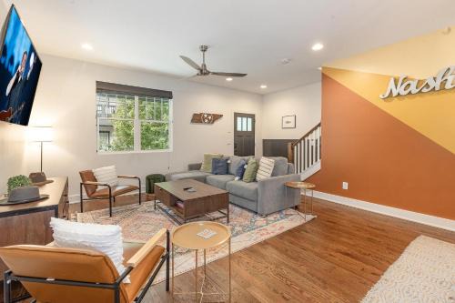 Historic Waverly Casa | Nashville Comfort-Sleeps 10-3 Mins to 12 South