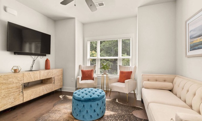 Nashville Condominio | Nashville Getaway ~ Super Clean and Quiet ~ Garage Parking ~ Near Airport ~ Easy Access to Downtown