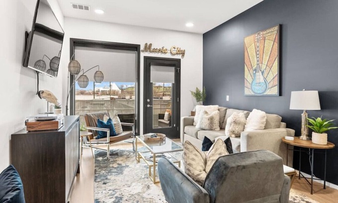 Edgehill Casa | Nashville Mood @ Illume w/ Pool/1 Mile to Broadway