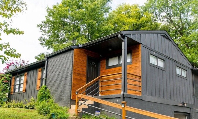 Woodbine Casa | Nashville palace ..The home away from home.