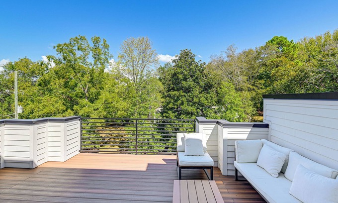 Whitebridge Casa | Pet-Friendly Nashville Townhouse w/ Private Deck!
