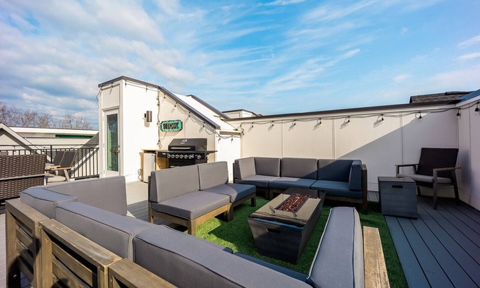 Nashville Casa | Nashville Tropics - Rooftop Deck - East Nashville