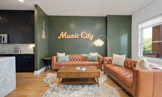 Hadley - Washington Casa | FAB 4BR TOWNHOME ✦ 12 COMFY BEDS ✦ DOWNTOWN VIEW