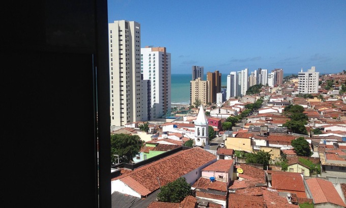 Areia Preta Apartamento | Natal studio en Petrópolis con vistas al mar y la colina cerca de Praça das Flores