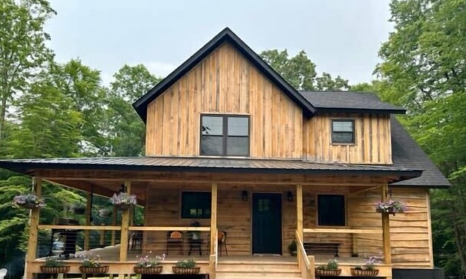 Lansing Cabina | National Park, Huge Hot Tub, Private Retreat