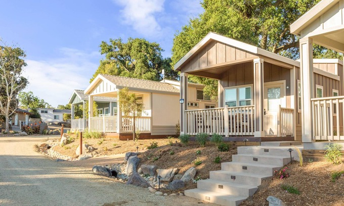 Temecula Cabina | Native Falls Cabin (1BR Loft) - 1BR Loft Craftsman Cabin