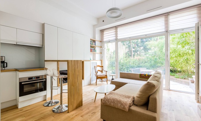 Quartier de la Monnaie Apartamento | Entresuelo 1BR contemporáneo con minutos de jardín de Notre-Dame, por Veeve