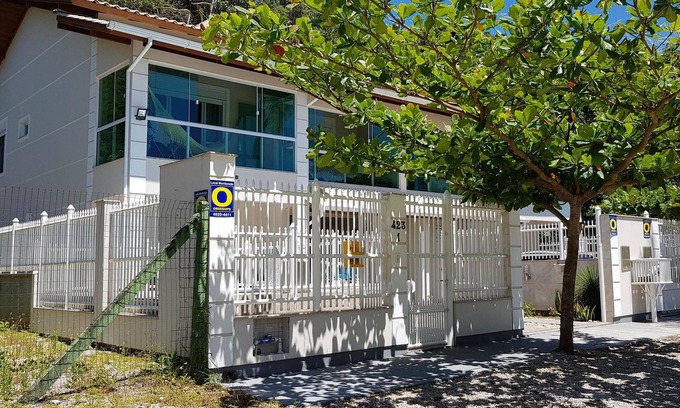 Governador Celso Ramos Casa | Naturaleza y confort en la playa de Palmas