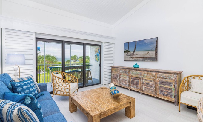 Captiva Apartamento | Nature Activities from 2 Serene 2BR Beach Villas steps away from the sand