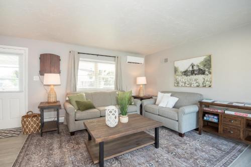 Mount Aetna Casa | Nature Haven Pond,Pool and Hot Tub