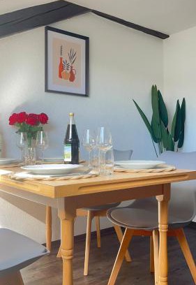 Tiefenbronn Apartamento | Nature I Bike path I Wildlife park I Kitchen I Parking