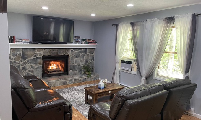 Pocono Lake Casa | 🦌Nature in♥️of Poconos⚡Fast Internet# Sauna#Playground#BBQ#🏕