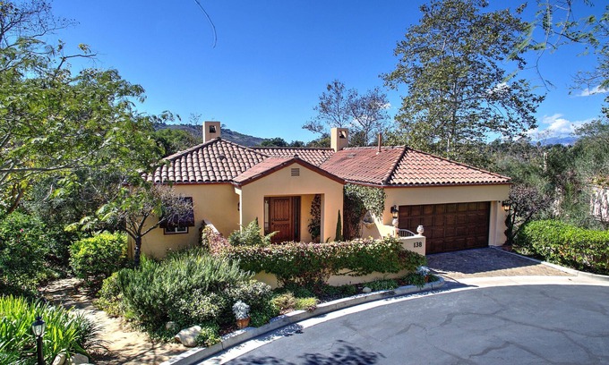 Bel Air Casa | Nature Lover’s Paradise, Bike/walk to Beach, Hope Ranch, 5 minutes from Downtown