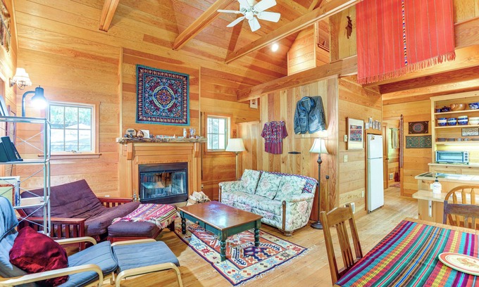 McKenzie Bridge Cabina | Nature-Packed McKenzie River Retreat w/Trails!
