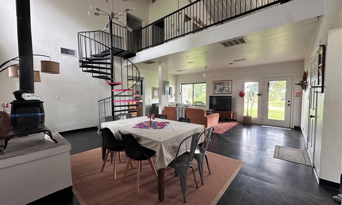 Nocona Otro | Nature Retreat@Eclectic CountryBoho Farmhouse