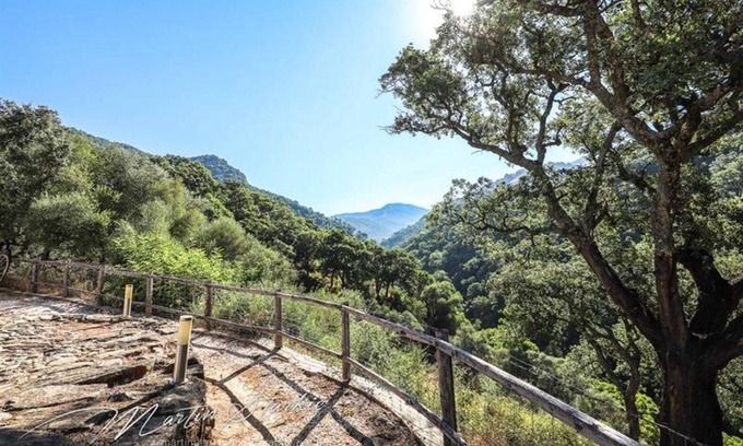 Genalguacil Casa | "Hide Away In Spain Peace Serenity" con vistas a la montaña, piscina, Wi-Fi y aire acondicionado