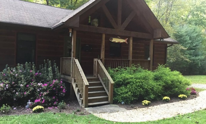 Robbinsville Cabina | Nature's Delight in Robbinsville NC: Snowbird Creek, Dragon's Tail and Trout