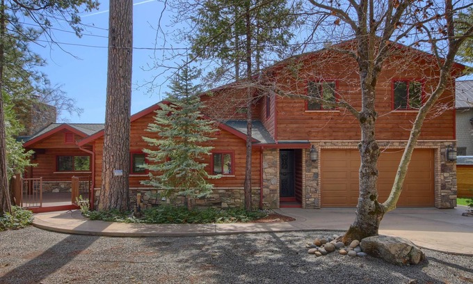 Bass Lake Casa | Nature's Lakefront Estate, Private Dock plus 7 BR, 4 BA