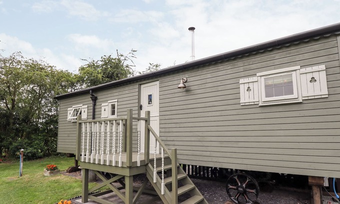 Louth Cabaña | NATURE'S NOOK, romantic, character holiday cottage in Louth