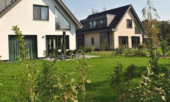 De Koog Villa | Nature villa park De BleekersvalleiYour own island on an island. You get this feeling, s