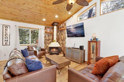 Upper Moonridge Casa | Natures Delight Big Bear~ Hot Tub~ Resort Chalet~