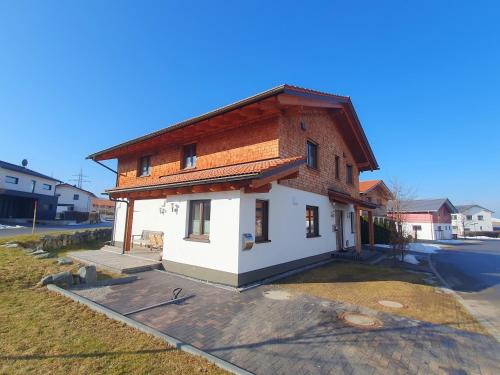 Nesselwang Apartamento | NaturLogis Allgäu - nachhaltige Ferienwohnung im Bio-Lehmhaus, allergikerfreundlich, Terrasse mit Bergblick, inkl Königscard
