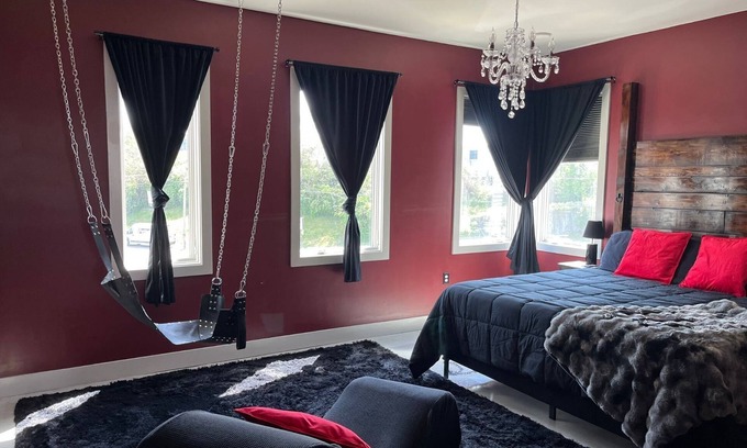 South Nashville Condominio | Naughty in Nashville - Your Intimate Couples Getaway Awaits...