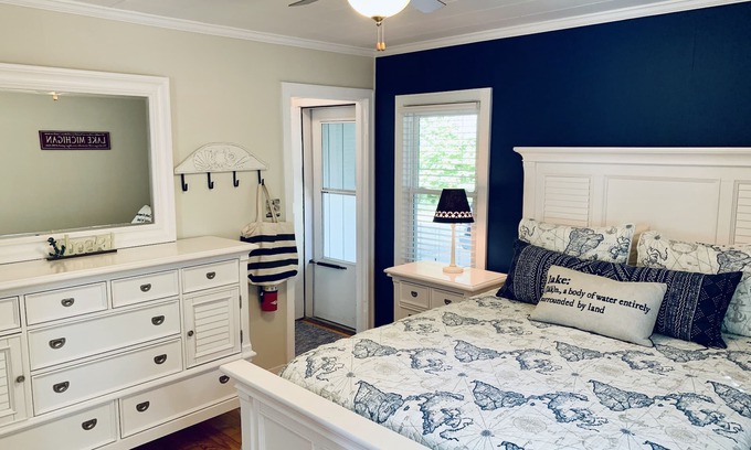 Saugatuck Condominio | ANULACIÓN NÁUTICA EN EL CORAZÓN DE SAUGATUCK EN EL CENTRO CON PISCINA ESTACIONAL Y ACCESO A LA TINA CALIENTE