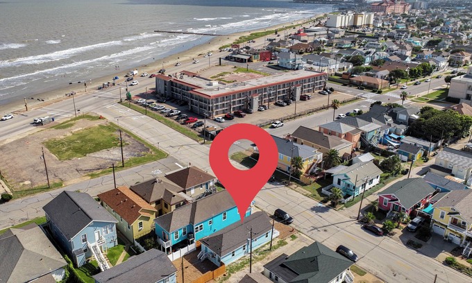 San Jacinto Casa | Nautical Nest - 1 block to the Beach, Newly Renovated