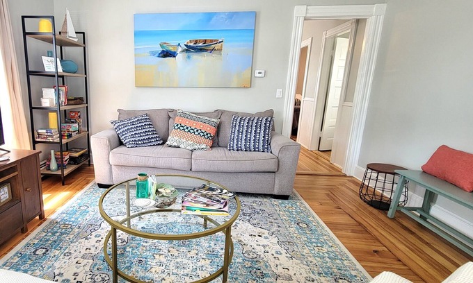 Bristol Apartamento | Nautical Nook | Serene 3BR Apt Downtown by Harbor
