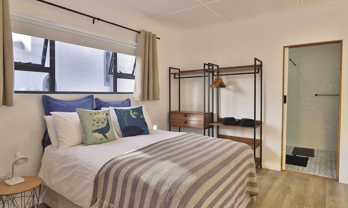 Hermanus Apartamento | Nautical @ Salt Shore Studios, luxury mountain facing studio apartment