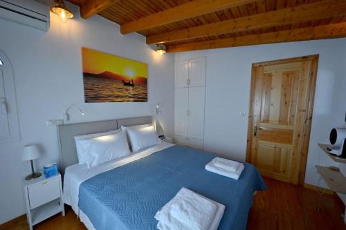 Molos Casa | NaviGats Traditional House Lefkimmi Village