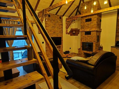 Mladenovac Casa | NaVisu avlija