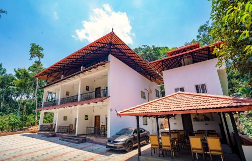 Virarajendrapet Casa | Navut Homestay - Serenity Among Coffee Plantations