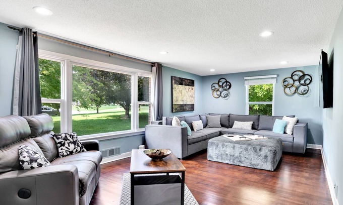 Gurnee Casa | Navy Graduation ~ 6 Flags ~ Bristol Renaissance Faire ~ Casino ~ Outlet Malls