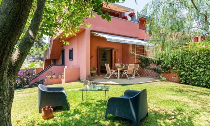 Recanati Apartamento | Naxos Seaside Apt with Gardens, Parking and Pool