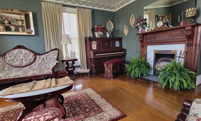 Ramseur Casa | Nc's Nostalgic House 19 min from the Nc Zoo