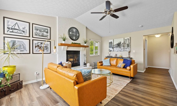 Kilbourne Casa | Close to Zoo, Bridge Park+Dogs ok+Big Yard+Family items